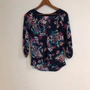 Candie’s V Neck Sheer Size Small Top